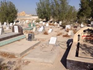 بالصور : برنامج تنظيف مقبرة المنيزلة ..تنظيم مركز النشاط الاجتماعي