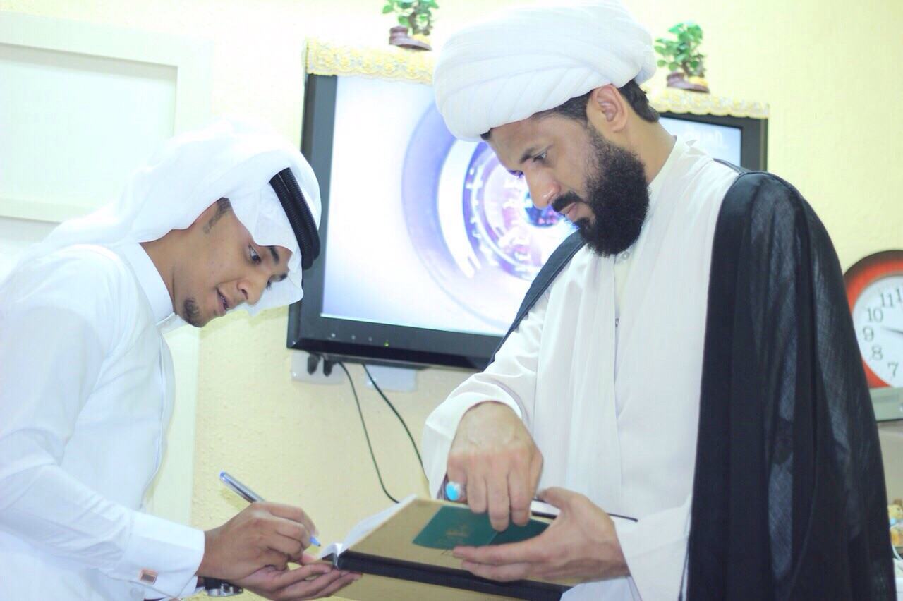 من جديد : إنارات حديثة بأحد نوافذ المنيزلة