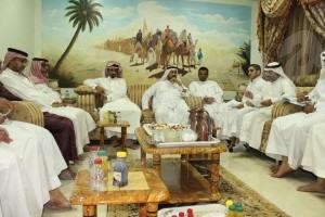 بالصور : وفدٌ من لجنة التنمية بالجفر يزور مركز النشاط بالمنيزلة