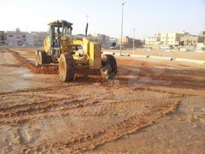 السالمية يقوم بصيانة ملعب الفئات السنية