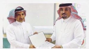 مدرسة ثابت بن قيس تُكرم الإعلامي أحمد السلطان