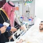 أمير المنطقة الشرقية يطمأن على مصابي الهجوم الإرهابي في مسجد الرضا (ع) بمحاسن