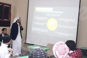 ثانوية المنيزلة تنفذ برنامج التعلم الذاتي للغة الإنجليزية