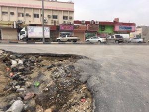  بالصور : حفرة جراء الأمطار الأخيرة تنتظر الصيانة