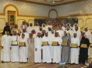 إدارة مركز النشاط الاجتماعي وروضة الطفل السعيد يستلمان درع شكر وتقدير