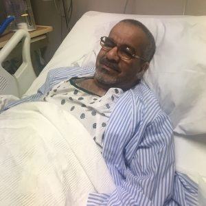 الحاج أبوحسين يُجري عملية جراحية