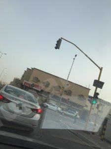 إشارة الصفا كثيرة العطل تُعرض المارة للخطر