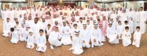 بالصور: أهالي المنيزلة يؤدون صلاة عيد الفطر المبارك ويتبادلون التهاني وسط فرحة عارمة