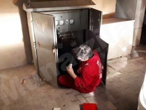 الكهرباء تعود لإنارة بعض الأحياء بالمنيزلة
