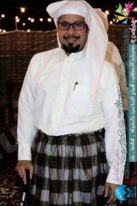 عمدة المنيزلة يداً بيد مشاركاً في ركن الفواكه  بمهرجان الزواج الجماعي25