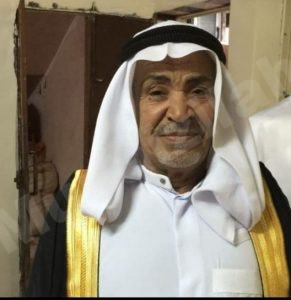 الحاج إبراهيم على السرير الأبيض