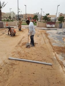 بلدية الجفر تتجاوب مع مطالب اللجنة الاهلية بوضع مطبات عند الحديقة