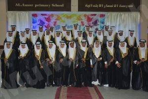 بحضور الآباء ومنسوبي المدرسة ابتدائية الأنصار بالمنيزلة تحتفل بتخرج عدد من طلابها
