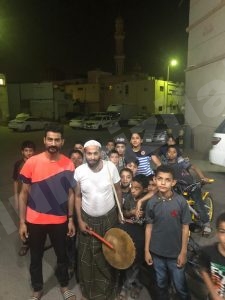 المسحراتي مازال يجوب شوارع المنيزلة في شهر الخير