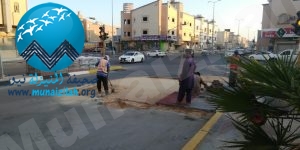 بلدبة الجفر تشرع في تركيب معابر عند مركز الصفا واللجنة الأهلية تطالب بسرعة وضع المعابر (المطبات ) عند المدخل الرئيس للمنيزلة