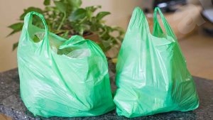 الخضيري يصحح معلومة علاقة أكياس البقالة والقمامة بنقل فيروس كورونا