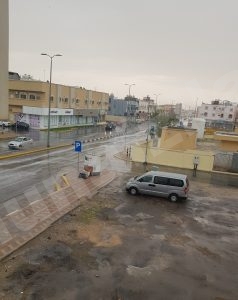 الآن .. المنيزلة تستقبل أمطار الخير والبركة 