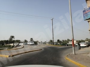 بالصور: تصدعات وحفر بإسفلت جسر مزارع المنيزلة والخطر يساور المركبات