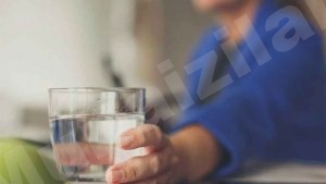 أخصائي غذاء: الصوديوم الذائب في الماء لا يعتبر مصدر قلق
