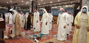 بالصور.. جموع المصلين يؤدون صلاة العيد في جوامع المنيزلة