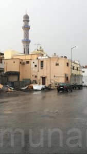 شاهد بالصور جمال الأمطار في شوارع المنيزلة