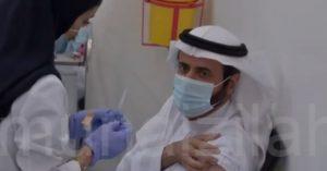 عاجل: فيديو | وزير #الصحة يتلقى أولى جرعات لقاح #كورونا
