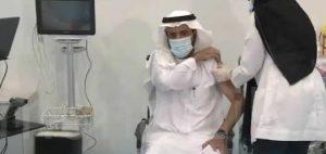 بالفيديو.. وزير الصحة يتلقَّى ثاني جرعات اللقاح المضاد لكورونا