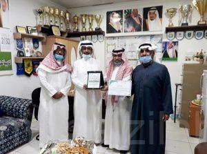 مؤسسة النخبة تكرم أكاديمية المنيزلة الرياضية وتعقد معها شراكة مجتمعية