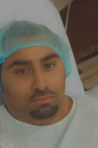 الصالح يجري عملية الصليب