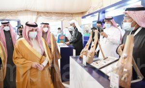 أمير الشرقية يزور مركز النخيل والتمور بالأحساء ويطلع على أصناف النخيل