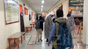 بالفيديو.. طلاب الابتدائية ورياض الأطفال يعودون إلى مقاعد الدراسة بعد انقطاع عامين