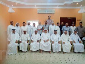 بالصور: إحدى مزارع المنيزلة تجمع المزارعين في محاضرة عن طرق مكافحة السوسة الحمراء