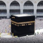 وصول فريق رواد الفضاء “ريانة برناوي” و”علي القرني” إلى “مركبة دراغون”.