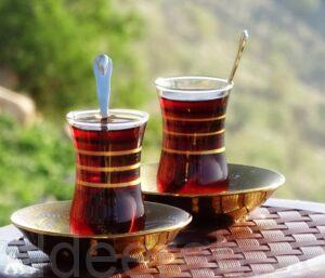 أخصائي رعاية صحية يوضح عدد أكواب الشاي المفيدة للجسم.. ويحذر من هذه النقطة