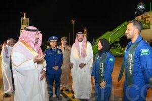 «القرني» و«برناوي» يصلان إلى مطار الملك خالد الدولي