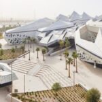 ضيوف الرحمن يتوافدون إلى عرفات لأداء ركن الحج الأعظم
