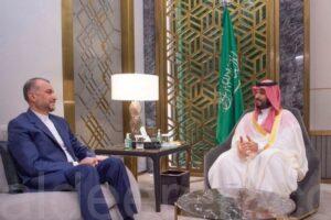 سمو ولي العهد يستقبل وزير الخارجية الإيراني
