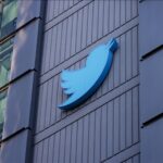 غرامة 100 ألف ريال بحق كل من يقتحم الملعب .. اعتماد لائحة الانضباط والأخلاق للموسم الرياضي الجديد