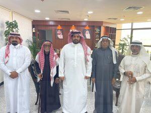 اللجنة الأهلية بالمنيزلة تلتقي رئيس بلدية الجفر للوقوف على آخر التطورات حول الخدمات البلدية
