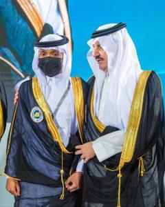 أمير المنطقة الشرقية يلبي رغبة خريج محارب للسرطان ويقفُ على تحقيقها