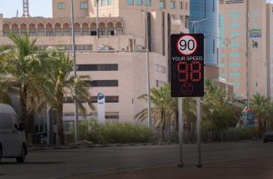“لوحات تفاعلية” في المواقع الحرجة مروريًا بالأحساء