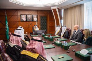 أمير الشرقية يدشن مستشفى مغربي للعيون والأسنان في الدمام