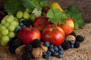 أخصائية تحدد 5 فواكه وخضروات خريفية صحية