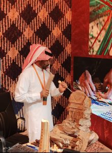 بالصور: الفنان أحمد عمران العيد يتألق في المعرض الدولي للتمور بالرياض 2024