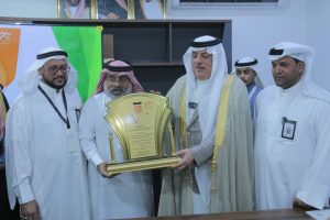 جمعية ملاذ الخير بالمنيزلة تكرم رجل الأعمال الشيخ «الغدير» وتمنحه العضوية الشرفية