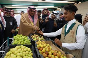 بالصور: بحضور الأميرة نجود بنت هذلول.. أمين أمانة الأحساء يدشّن مبادرة جمعية ملاذ الخير لدعم وتمكين الباعة الجائلين