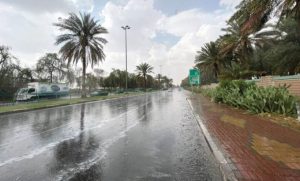 أمطار رعدية غزيرة وبرد ورياح نشطة على عدة مناطق