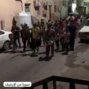 بالفيديو : مسحراتي المنيزلة يودّع رمضان على خطى الأجداد