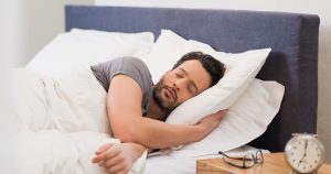 المجلس الصحي: 4 مخاطر للنوم بعد تناول الطعام