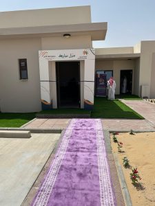بالفيديو: في مبادرة إنسانية .. ملاذ الخير بالمنيزلة تنتهي من تأثيث وحدة سكنية لأحد مستفيدي تأهيل الأحساء.. ومدير الموارد البشرية يسلم المفتاح